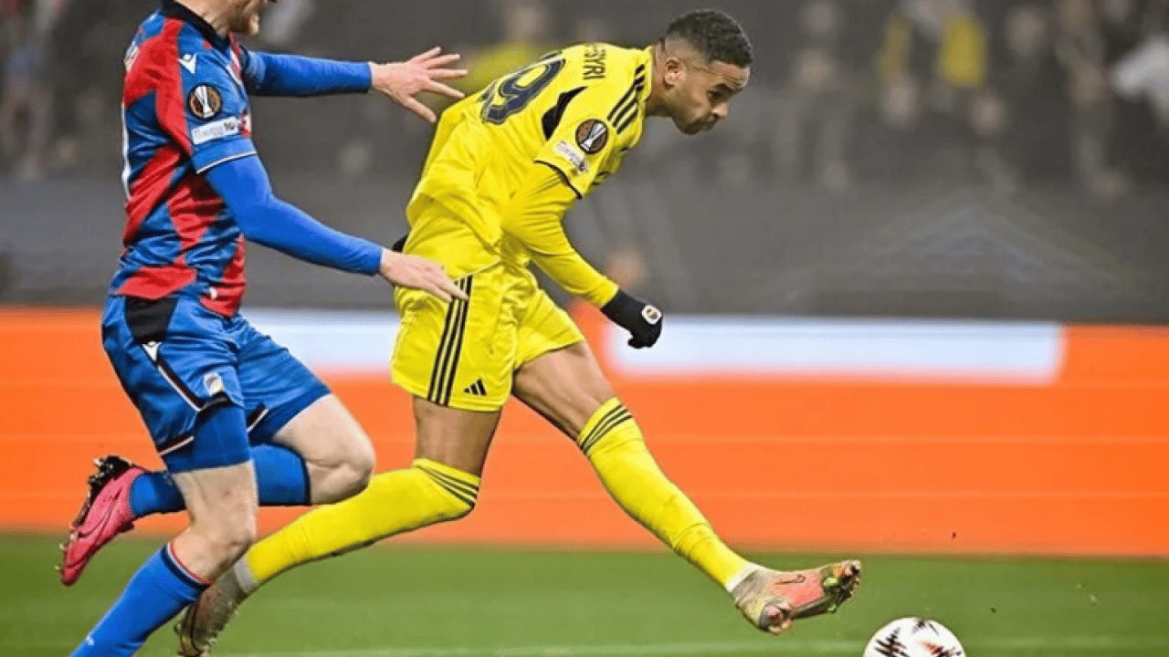 Foto - Viktoria Plzen-Fenerbahçe maçında tartışmalı karar! Türkiye bu pozisyonu konuşuyor