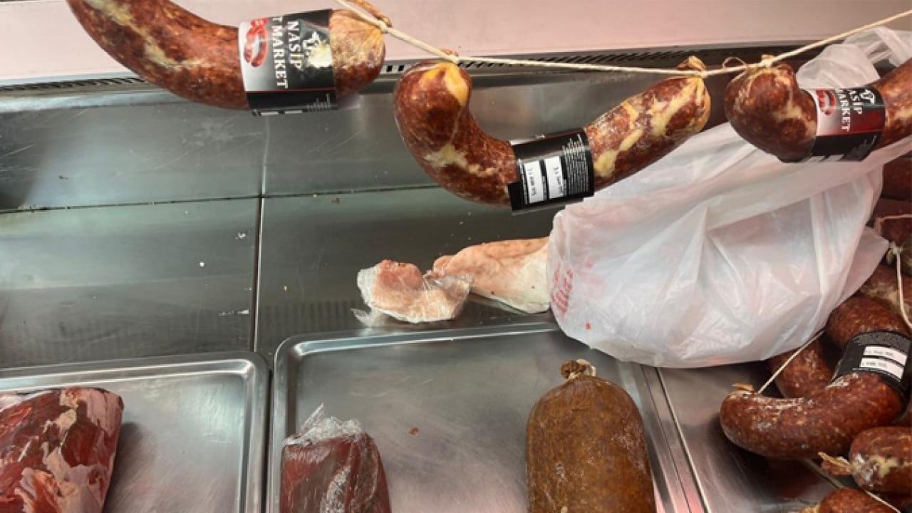 Foto - Vitrinde öyle içeride böyle! Kasaba giren zabıtalar gördüklerine inanamadı