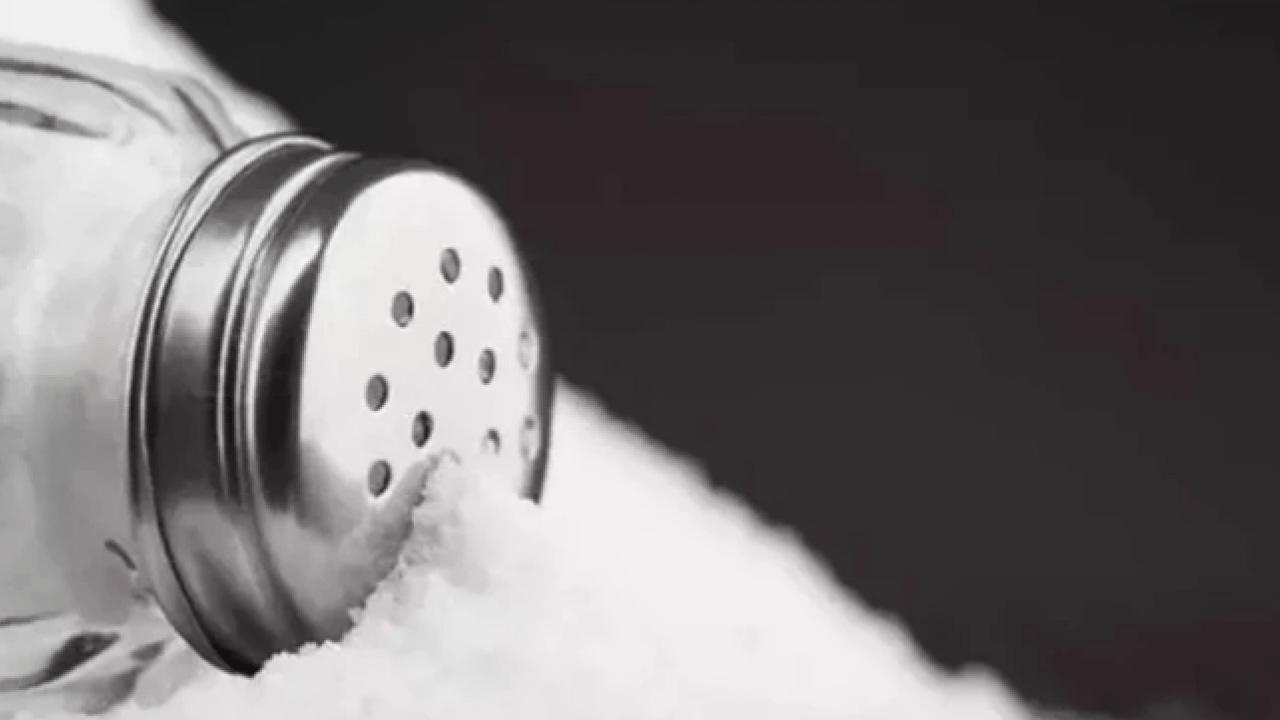 Vücudu alarm durumuna geçirin: Fazla tuz tüketimi damarlarınıza sessizce zarar veriyor...