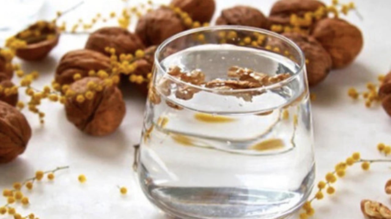 Vücutta mikroplara karşı deprem etkisi yapan ceviz suyunun faydalarını duyunca şaşıracaksınız...