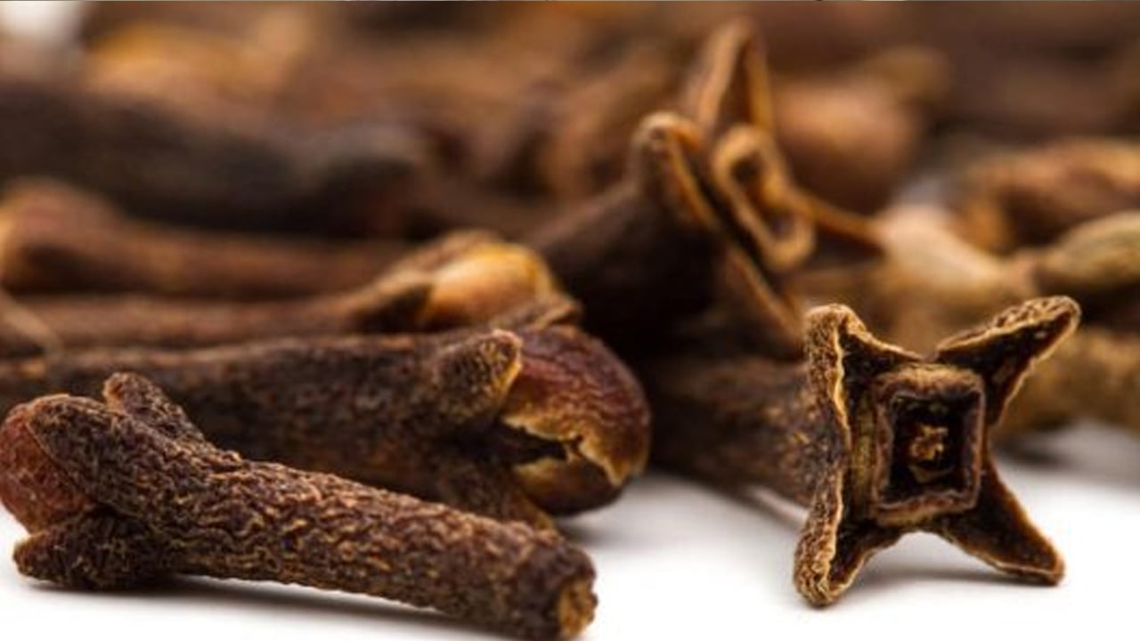 Foto - Yağ yakan karanfilli su: 7 günde 3 kilo! Yapılanlar arasında en iyi lezzet olarak yer alıyor! Kilolar insana gelmiyor