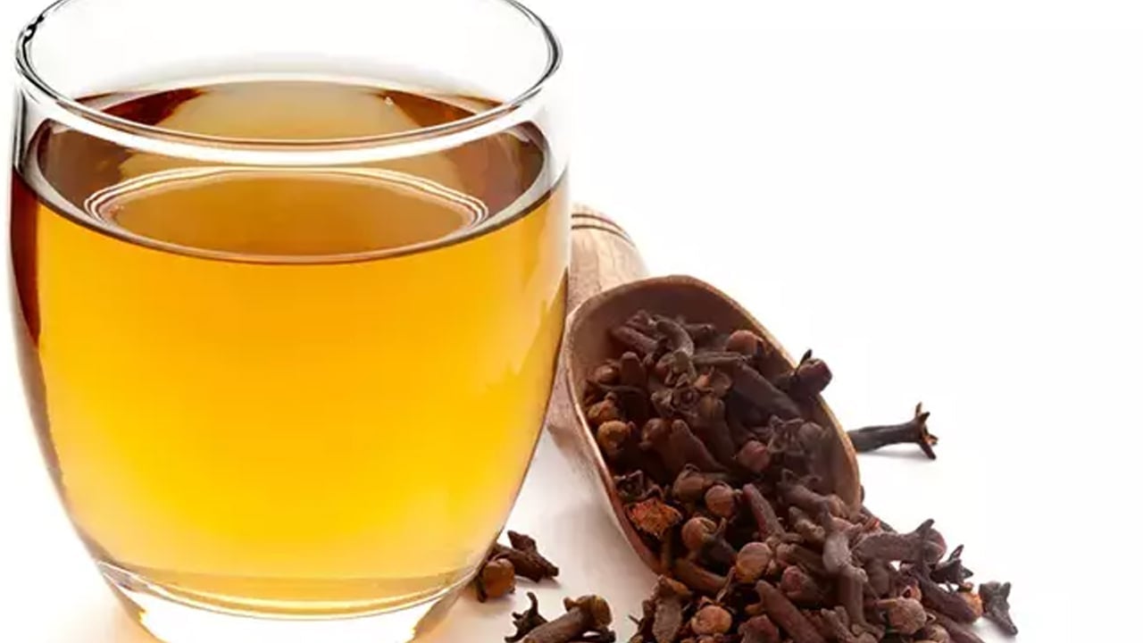 Foto - Yağ yakan karanfilli su: 7 günde 3 kilo! Yapılanlar arasında en iyi lezzet olarak yer alıyor! Kilolar insana gelmiyor