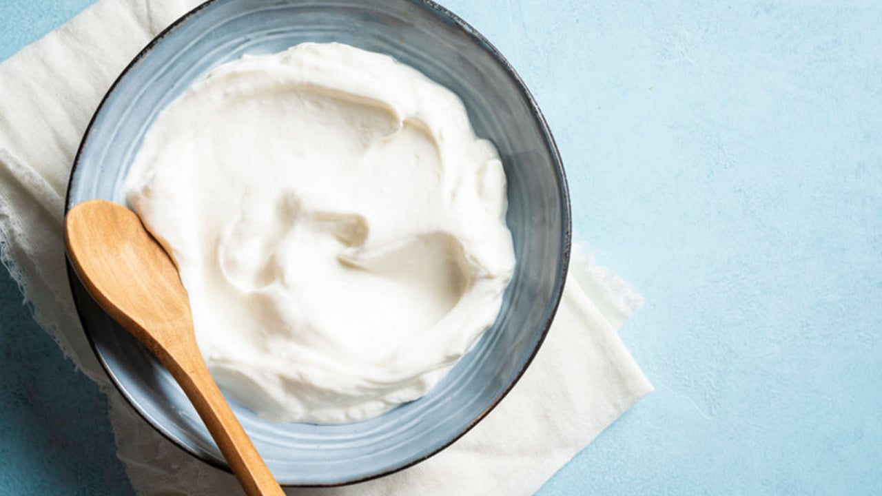  Yağ yakan tarif: Akşam yemeği yerine yoğurt ile keten tohumu tüketin! 1 hafta sonra incecik bel olsun!