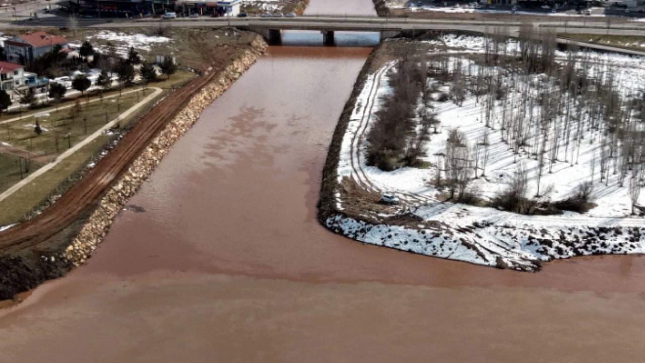 Foto - Yağan kar eridi! Kızılırmak çamur rengine döndü
