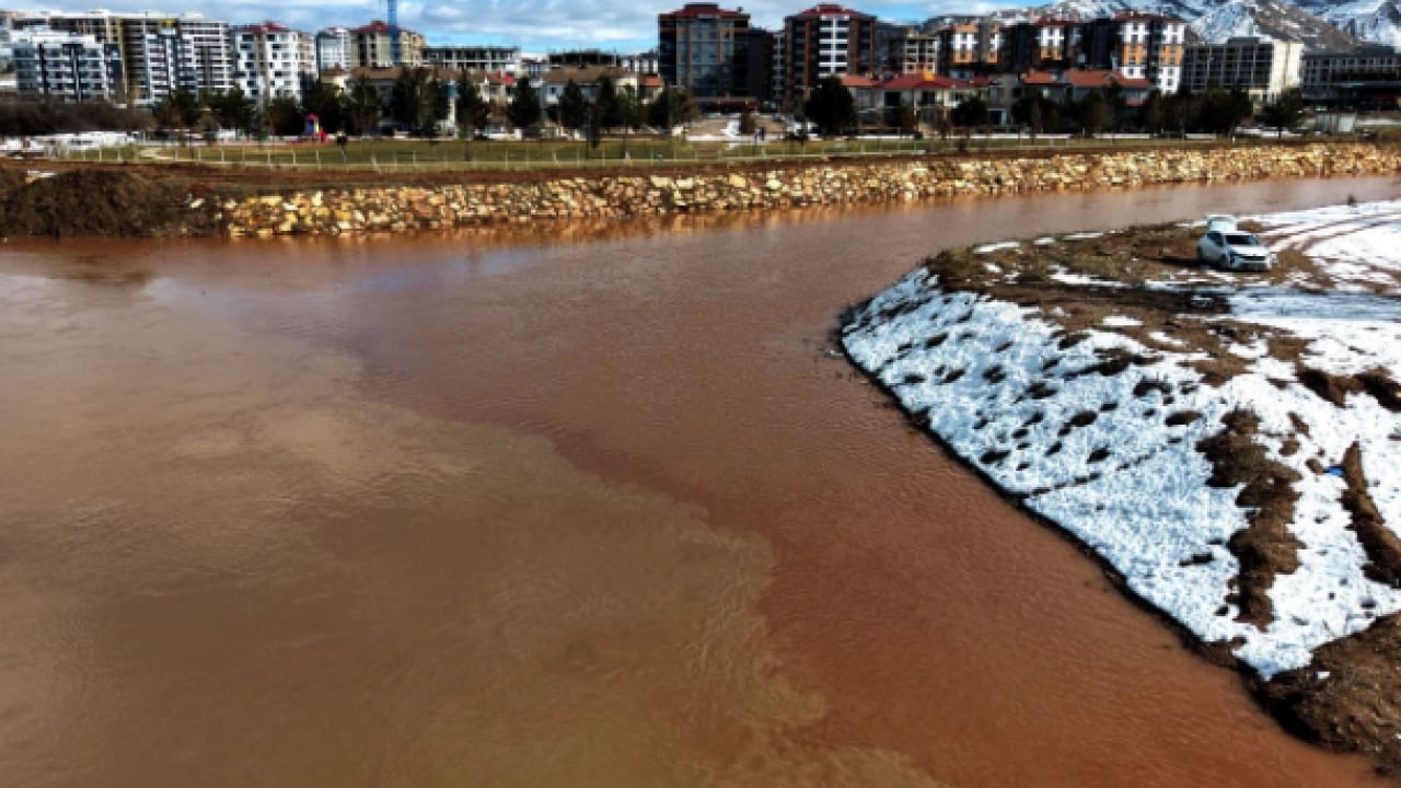 Foto - Yağan kar eridi! Kızılırmak çamur rengine döndü