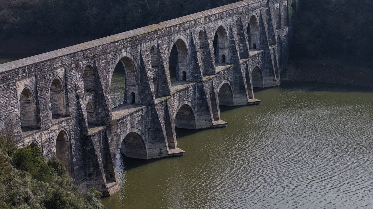 Yağışlar barajlara yaradı! İstanbul’da tarihi kemer yeniden suyla buluştu 