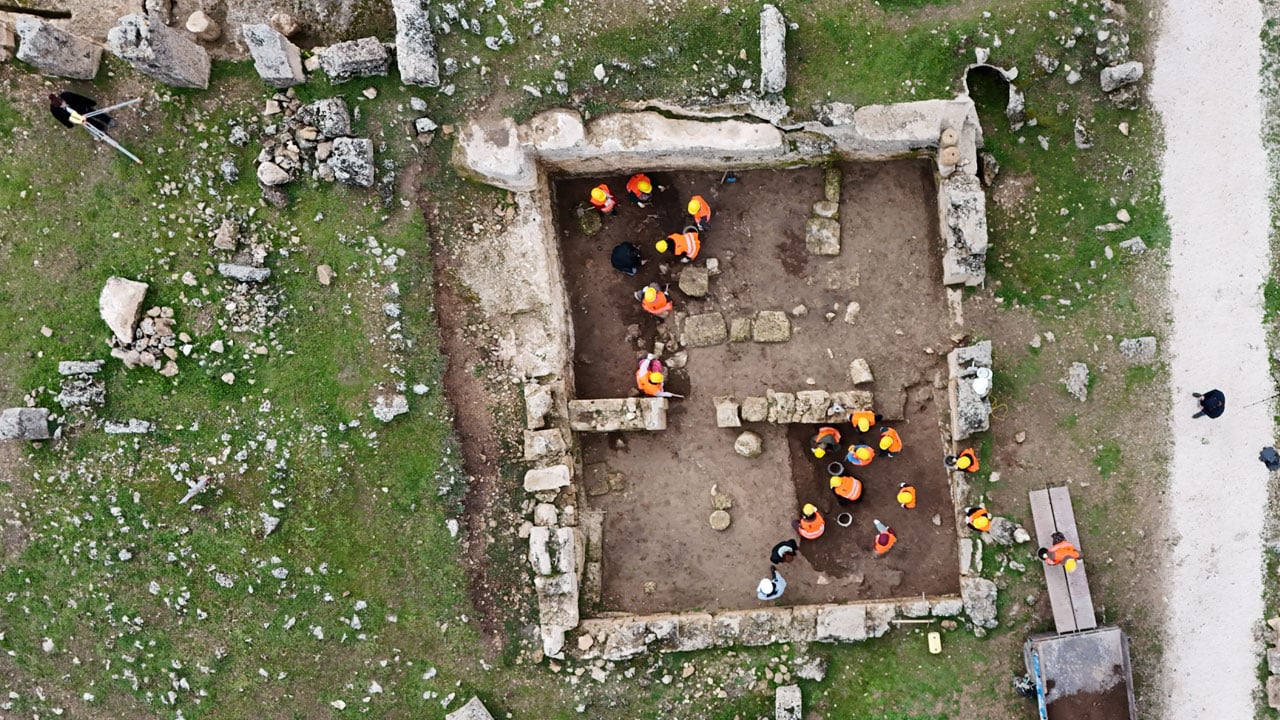 Foto - Yağmura rağmen akın ettiler! Zerzevan Kalesi’nde kadınlar tarihe ışık tutuyor