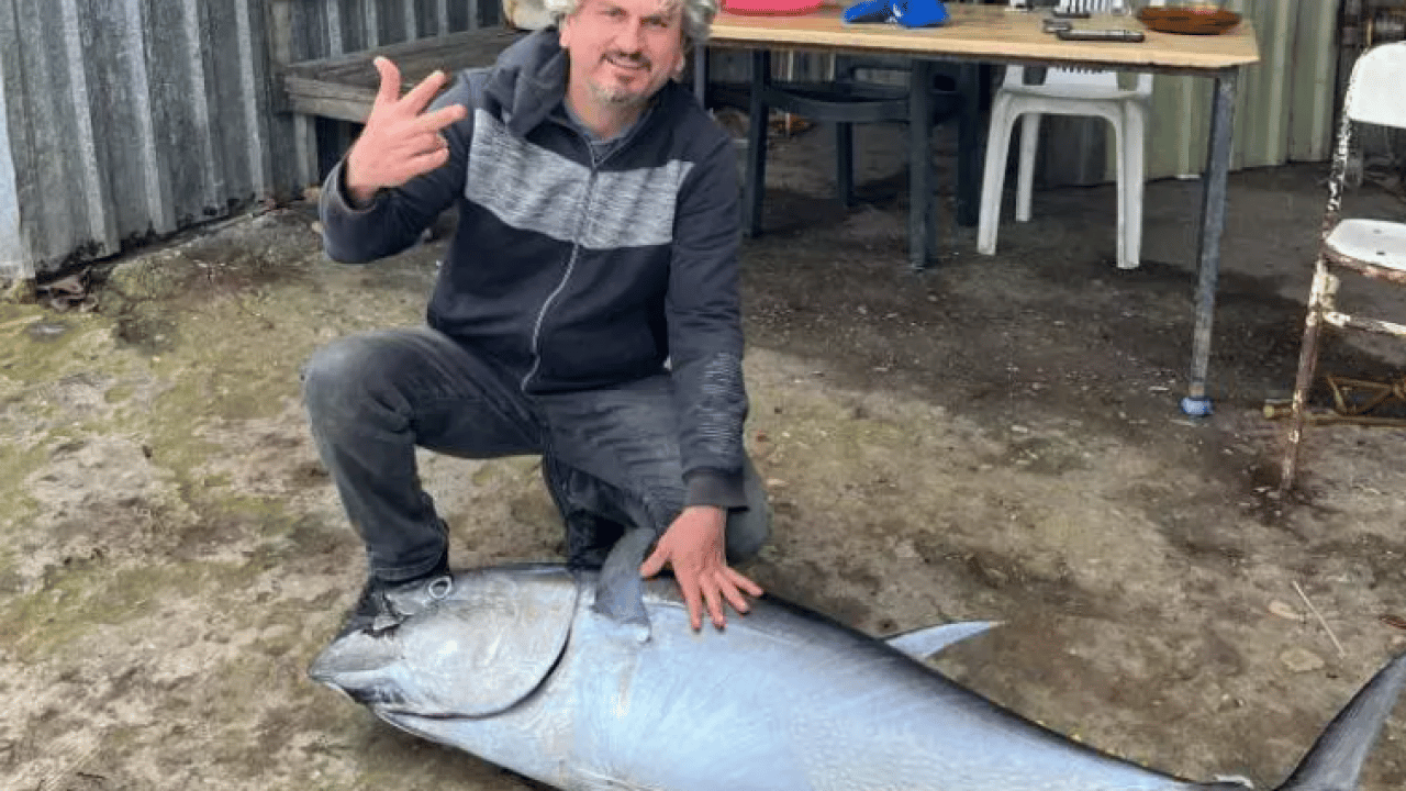 Foto - Yakaladığı balığın sevinci kursağında kaldı! Gelen kağıtla neye uğradığını şaşırdı!