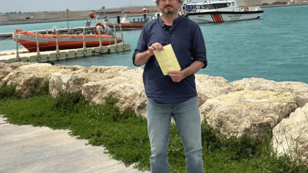 Foto - Yakaladığı balığın sevinci kursağında kaldı! Gelen kağıtla neye uğradığını şaşırdı!