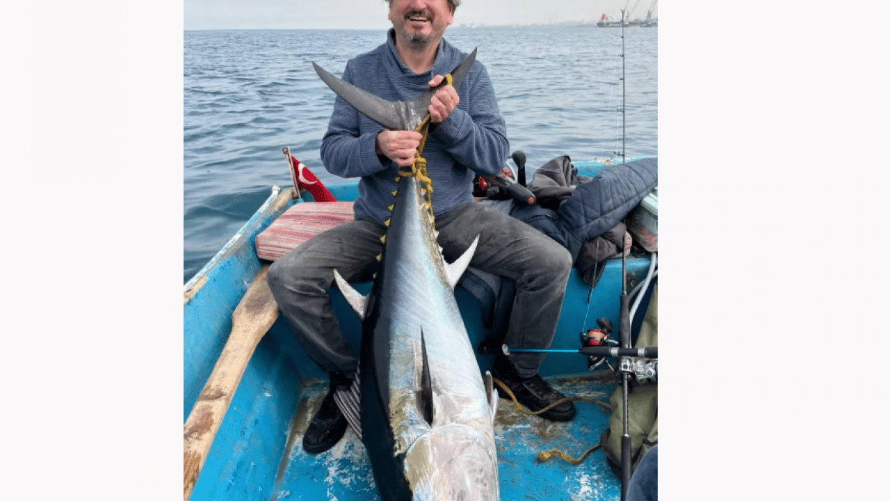 Foto - Yakaladığı balığın sevinci kursağında kaldı! Gelen kağıtla neye uğradığını şaşırdı!