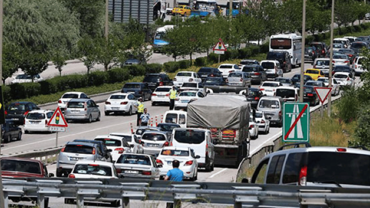 Foto - Yakında sonu İstanbul gibi olacak: O kentte trafik alarmı verildi!