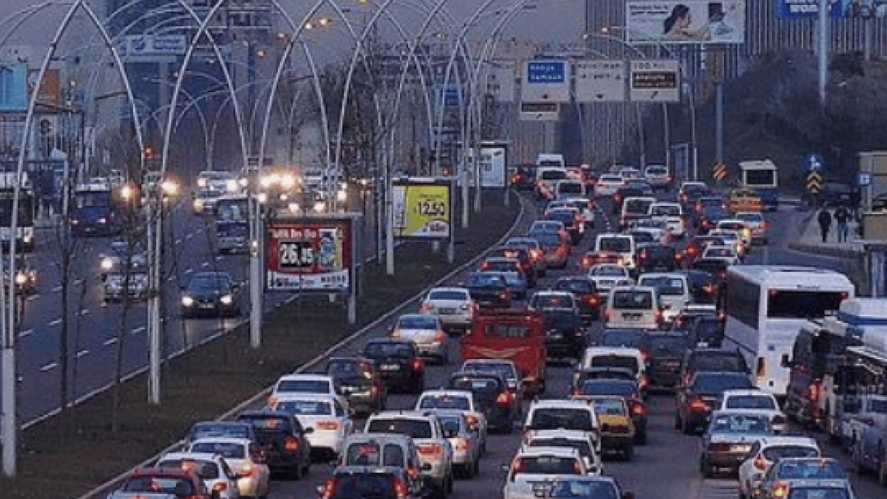 Foto - Yakında sonu İstanbul gibi olacak: O kentte trafik alarmı verildi!