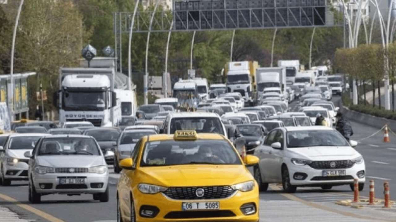 Foto - Yakında sonu İstanbul gibi olacak: O kentte trafik alarmı verildi!