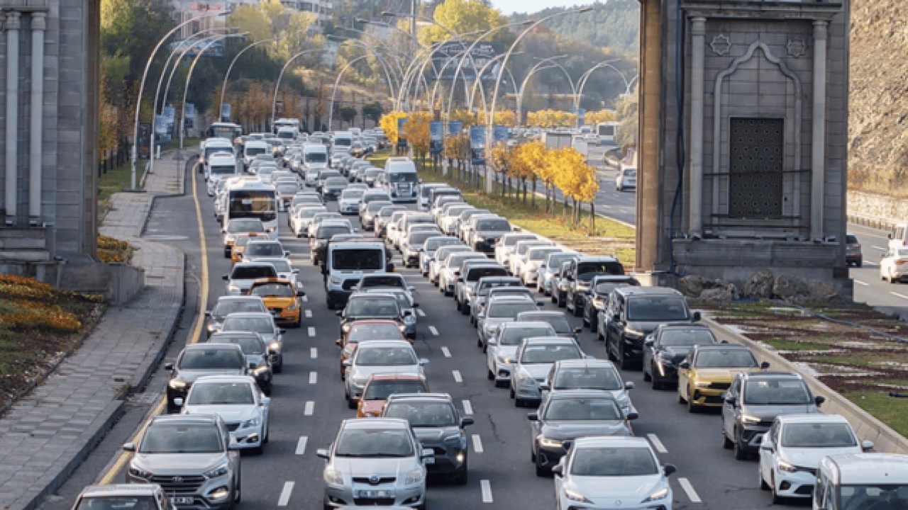 Foto - Yakında sonu İstanbul gibi olacak: O kentte trafik alarmı verildi!