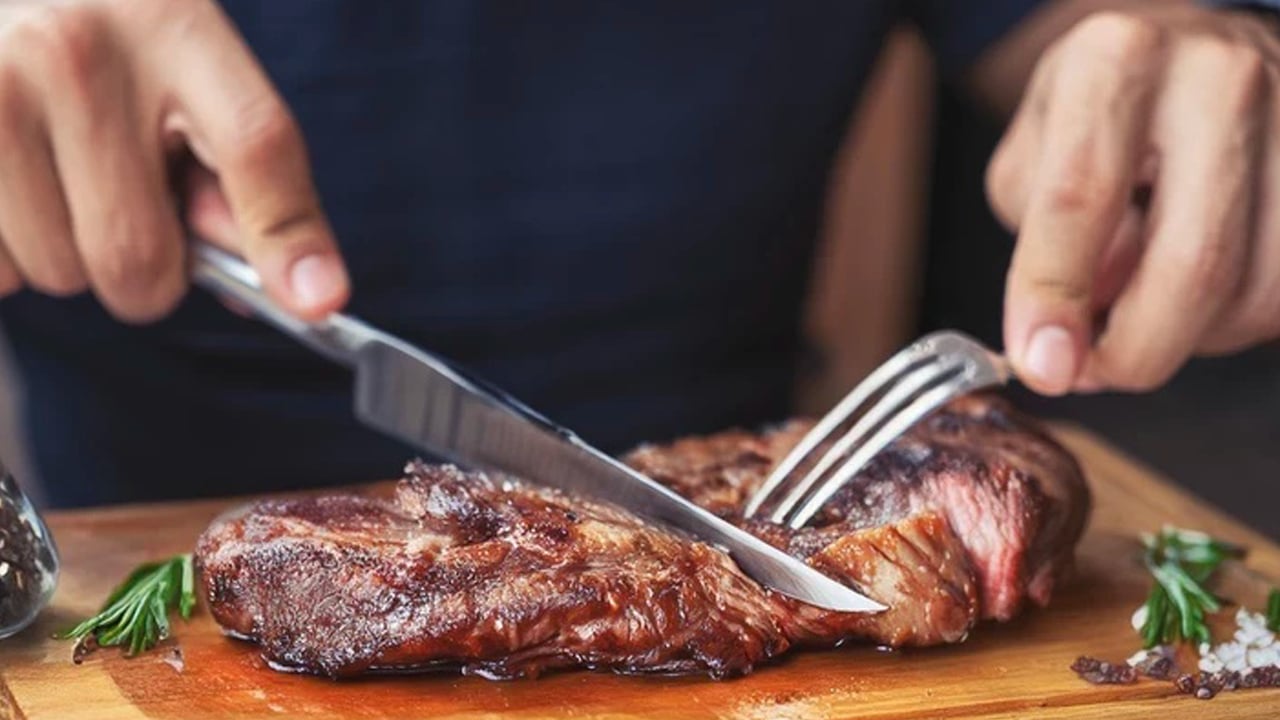 Yalnızca et diyeti: Popüler diyet sağlığı tehdit ediyor