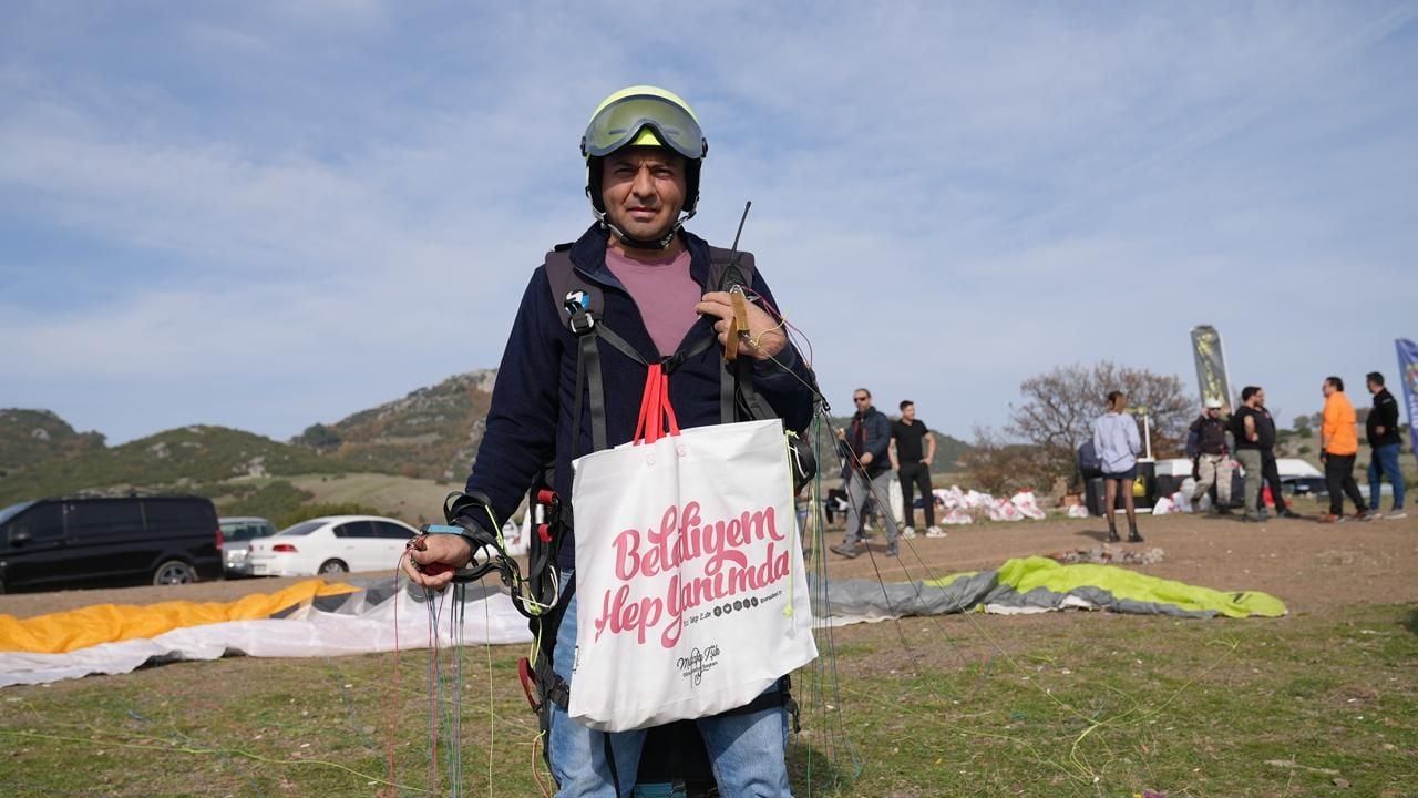 Foto - Yamaç paraşütüyle doğaya can suyu: Bursa’da yanan alanlara "tohum topu" serpildi
