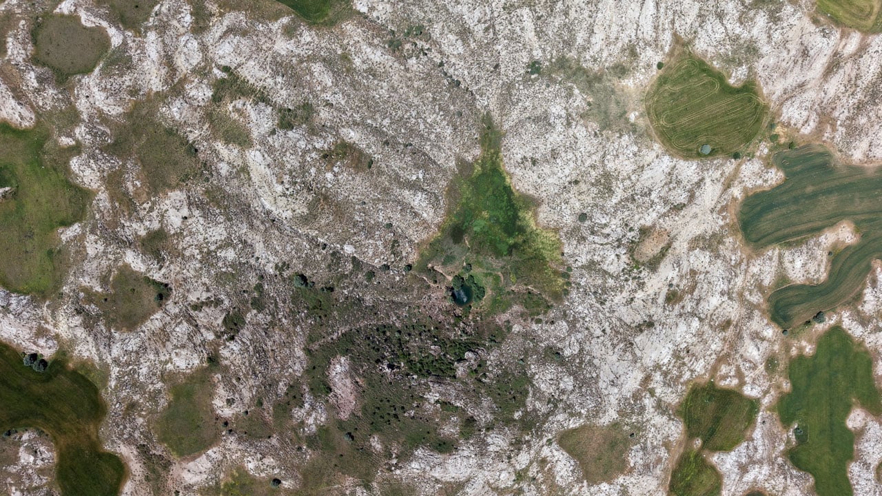 Foto - Yan yana 3 dev çukur! Sivas’ın gizemli gölü