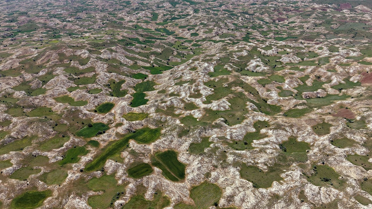 Foto - Yan yana 3 dev çukur! Sivas’ın gizemli gölü