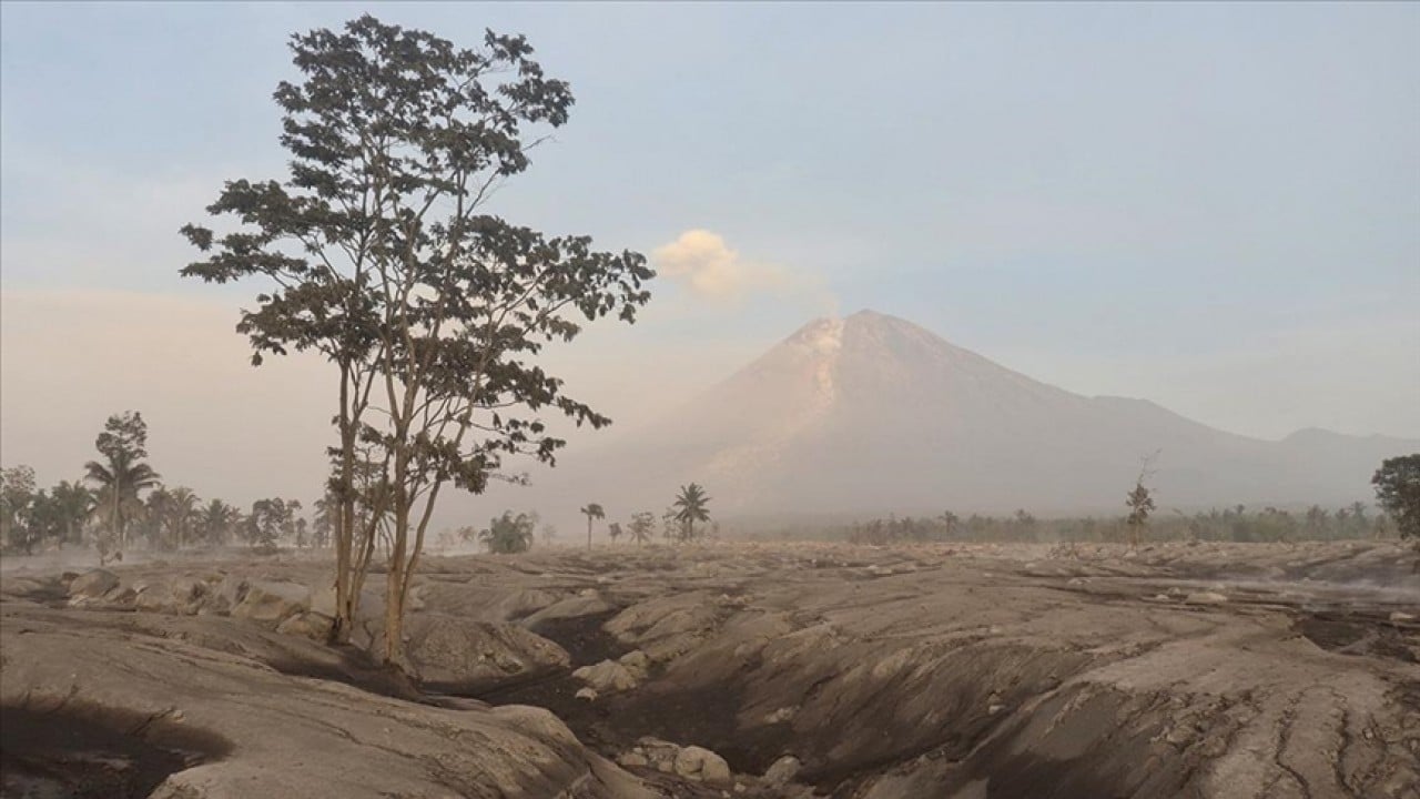 Foto - Yanardağ 6 kez patladı! O bölgede her türlü faaliyet yasaklandı