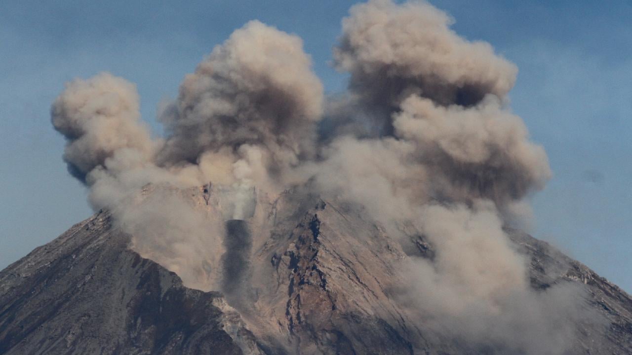 Foto - Yanardağ 6 kez patladı! O bölgede her türlü faaliyet yasaklandı