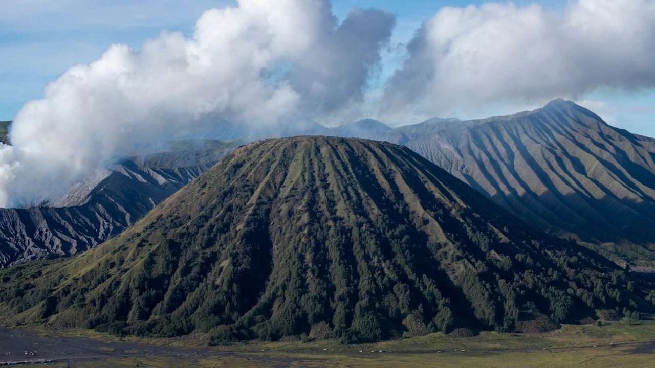 Foto - Yanardağ 6 kez patladı! O bölgede her türlü faaliyet yasaklandı