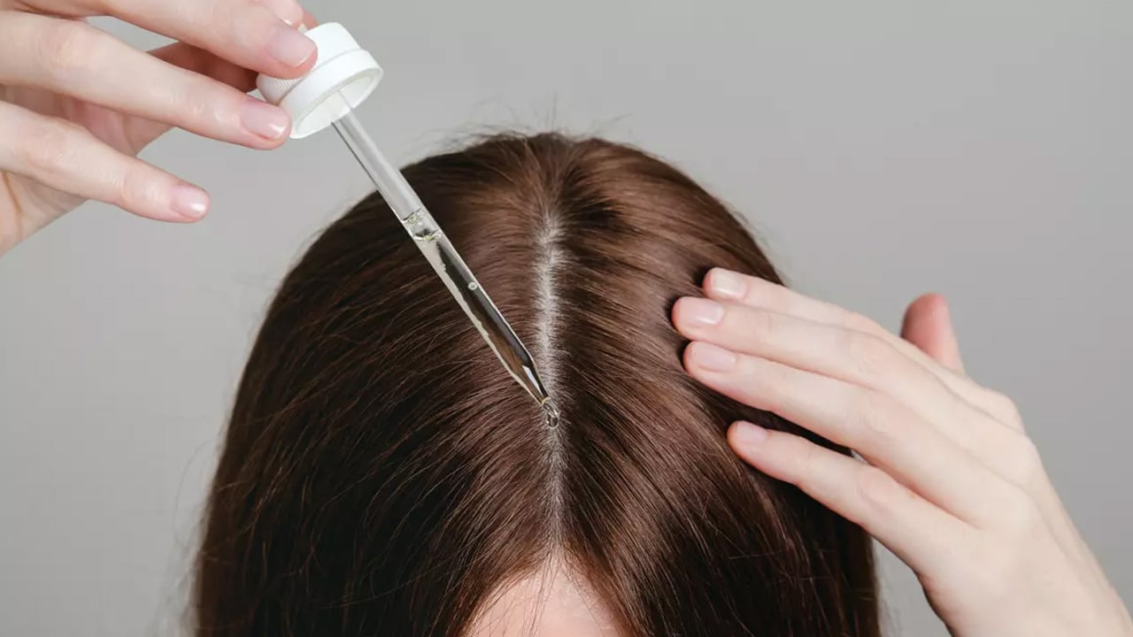 Yanlış olduğunu bile bile devam eden başını yakıyor: Boyadan sonra saçı yıkamayın! Argan yağı şifa kaynağı oluyor! 