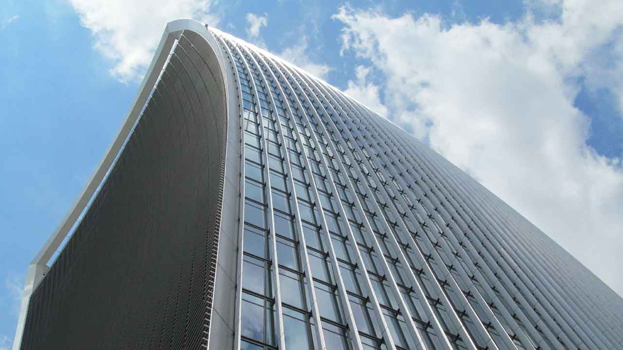 Foto - Yanlış tasarlanan gökdelen ülkenin başına bela oldu: Şehri yakıyor, lüks araçlar bile eriyor