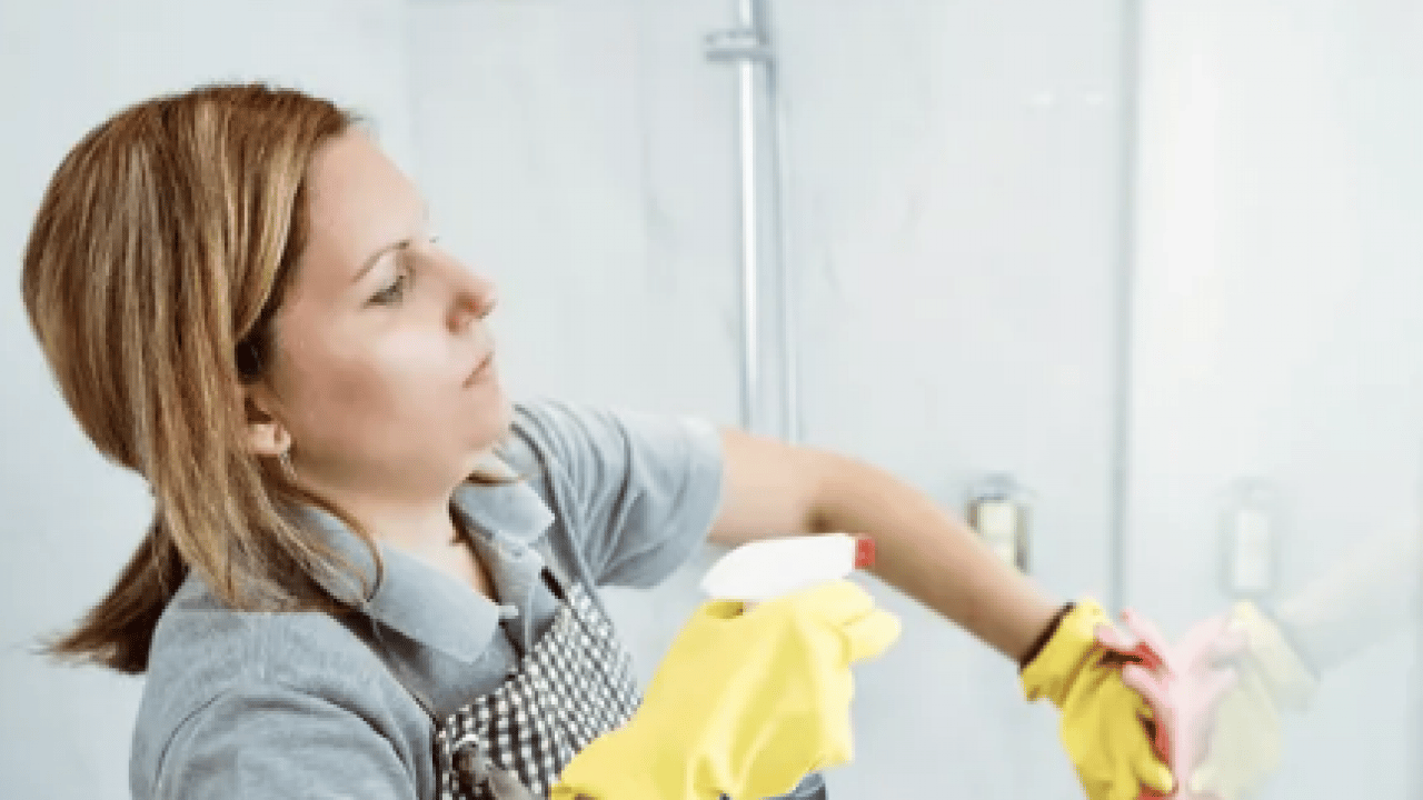 Foto - Yanlış yapmayın... Banyoda temizlik sırasına dikkat! Önce aynayı mı tuvaleti mi...