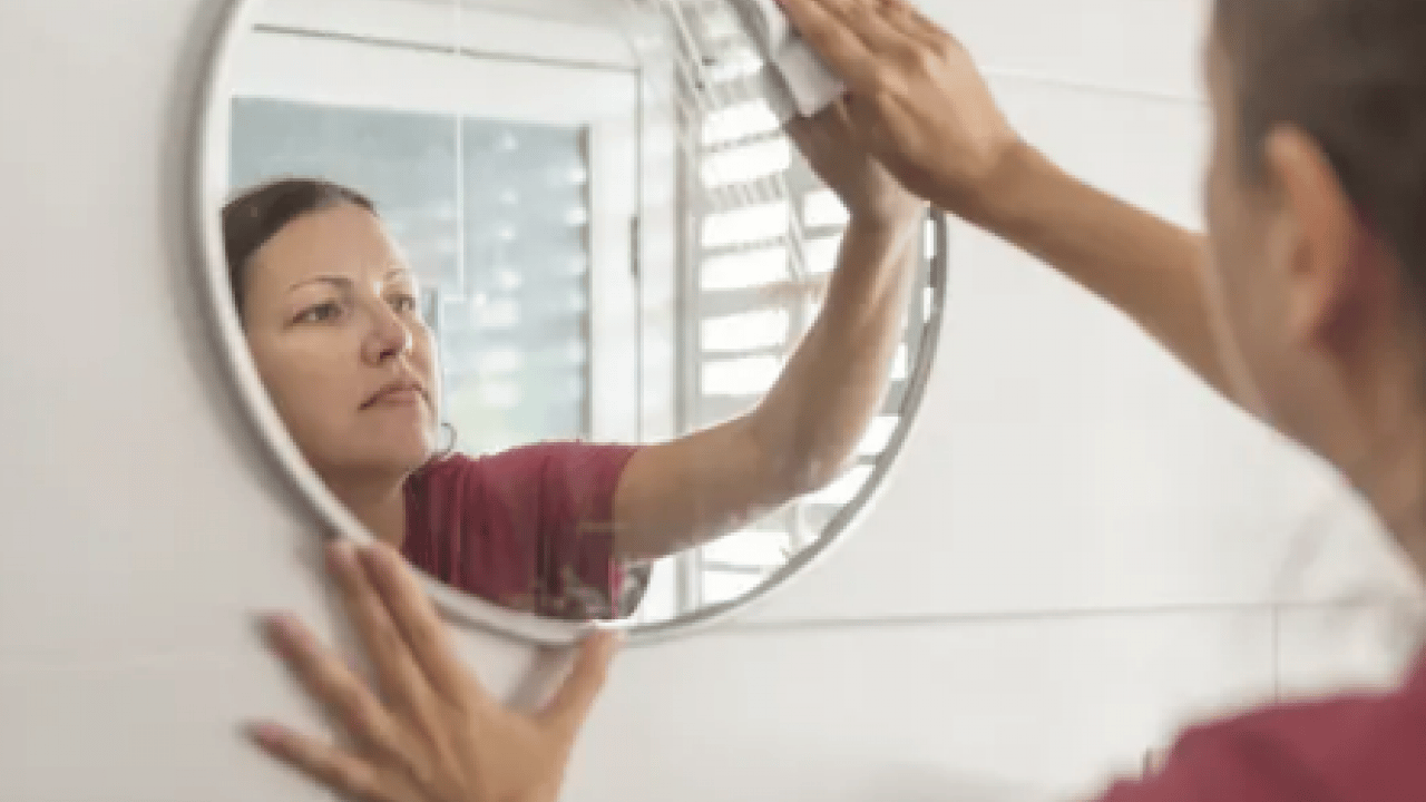 Foto - Yanlış yapmayın... Banyoda temizlik sırasına dikkat! Önce aynayı mı tuvaleti mi...