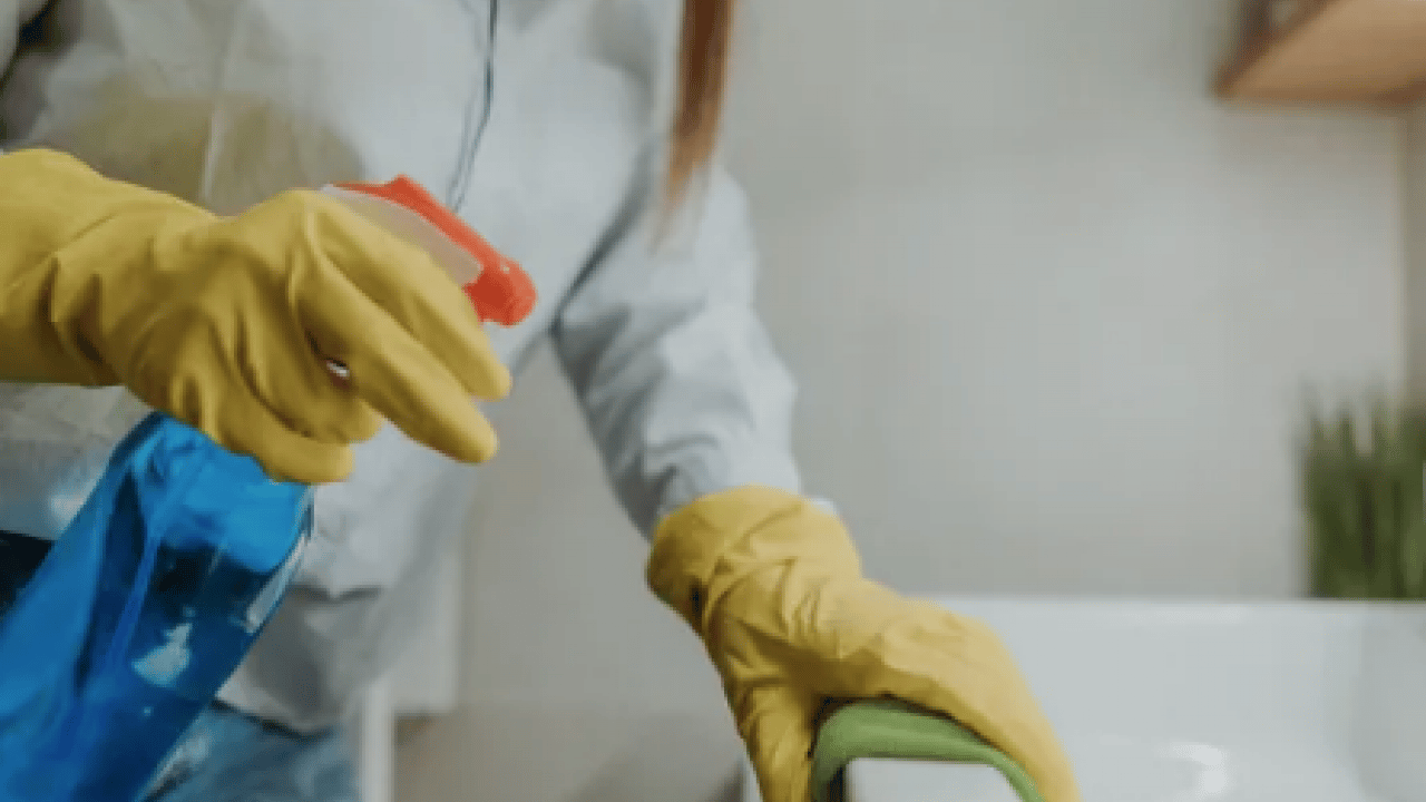 Foto - Yanlış yapmayın... Banyoda temizlik sırasına dikkat! Önce aynayı mı tuvaleti mi...