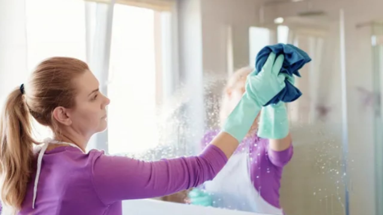 Foto - Yanlış yapmayın... Banyoda temizlik sırasına dikkat! Önce aynayı mı tuvaleti mi...