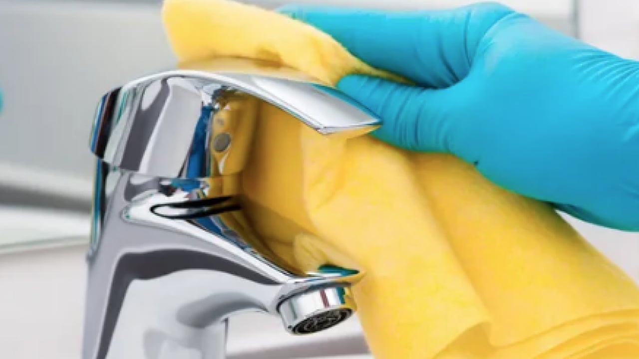 Foto - Yanlış yapmayın... Banyoda temizlik sırasına dikkat! Önce aynayı mı tuvaleti mi...