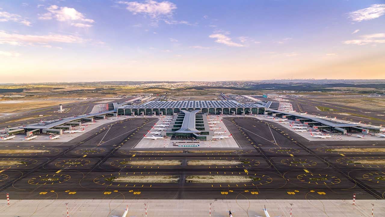 Foto - Yaparsan böyle eser yapımında takoz olanların sesini keser! Hava yolunun üssü İstanbul Havalimanı