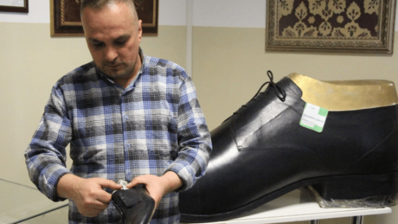 Foto - Yapay zeka değil gerçek! Bu ayakkabıyı görenler şaşkına döndü