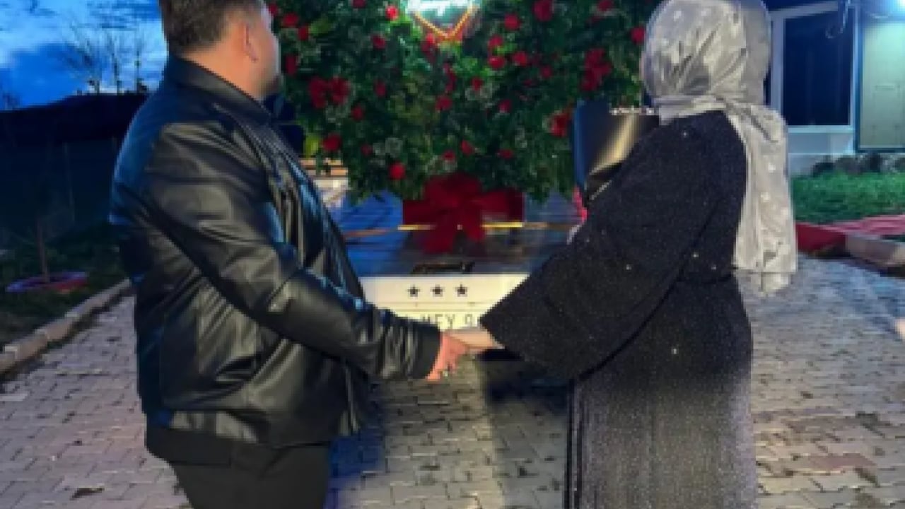 Foto - Yapay zeka değil gerçek! Daha önce böyle evlilik teklifi görmediniz