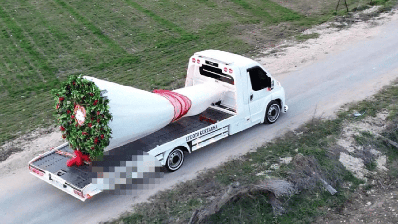 Yapay zeka değil gerçek! Daha önce böyle evlilik teklifi görmediniz