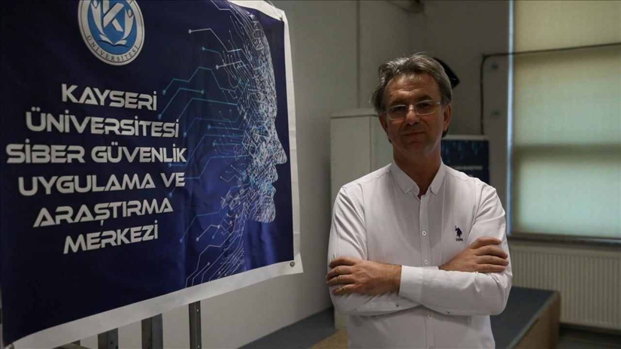 Yapay zekâ ile ses klonlama dolandırıcılığına dikkat! Uzmanından uyarı geldi!