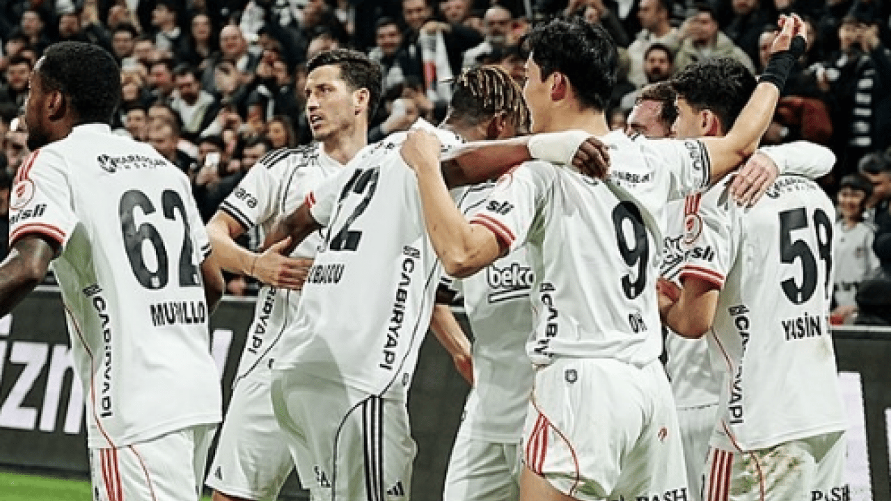 Foto - Yapay zeka yanıtladı: Beşiktaş-Galatasaray derbisini kim kazanacak? Müthiş derbi...