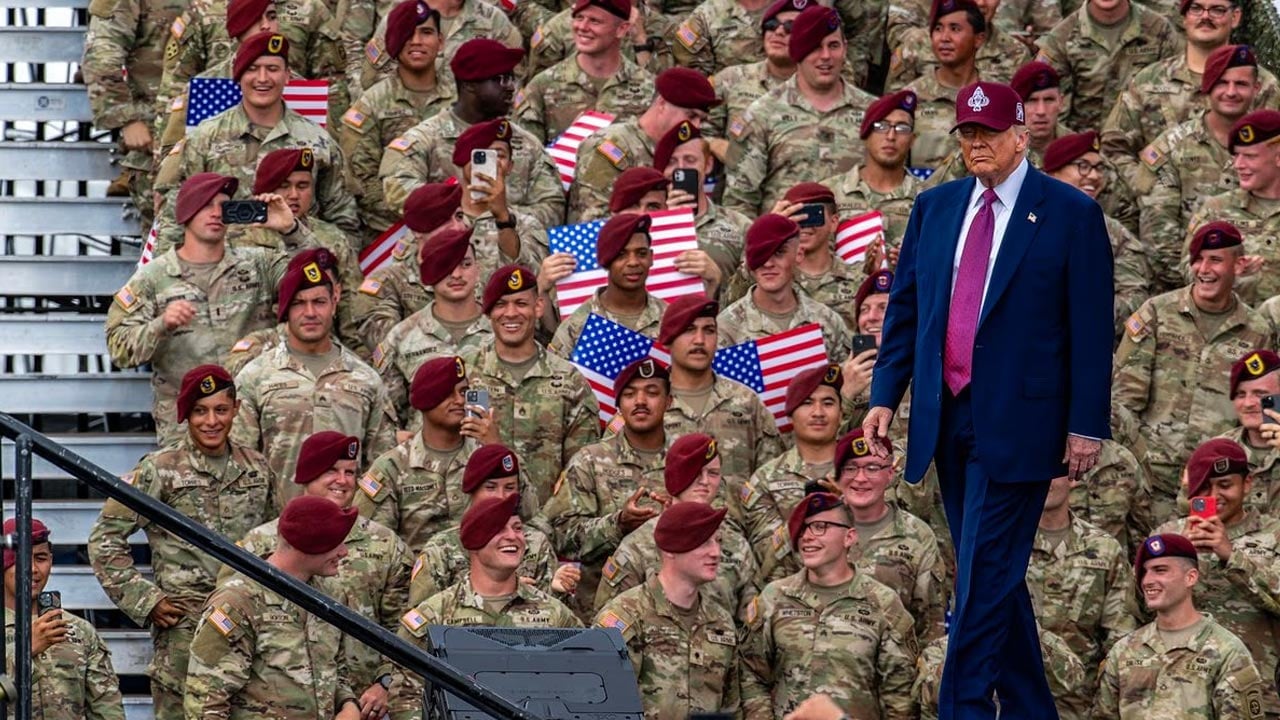 Foto - Yaptıkları ve söyledikleri çelişiyor! Ha Trump ha dansöz