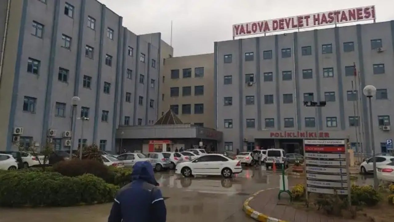 Foto - Yalova'da gerginlik sürüyor! Öfkeli halk hastaneyi bastı