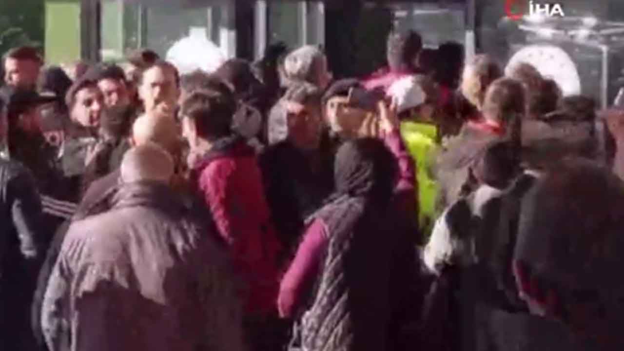 Foto - Yalova'da gerginlik sürüyor! Öfkeli halk hastaneyi bastı