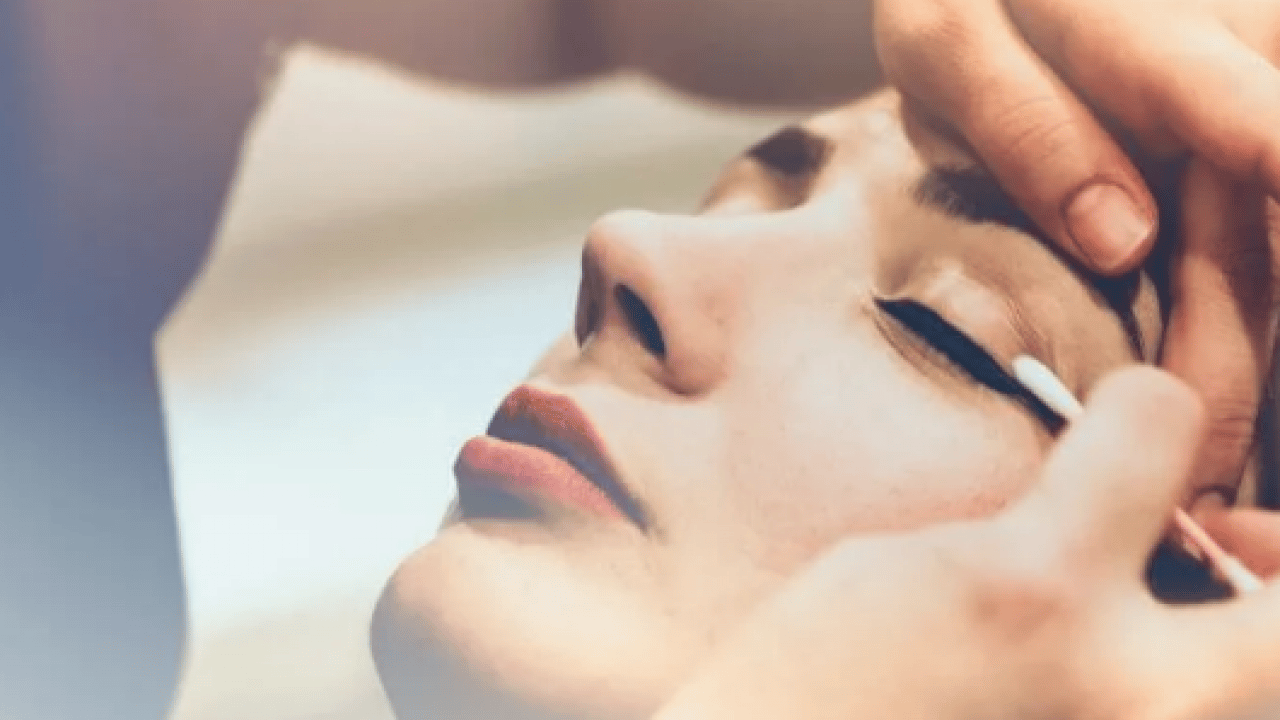 Foto - Yarardan çok zarar var uyarısı! Uzmanından uyarı: Kalıcı Makyaj yapanlar dikkat! Yarar değil tehlike vurgusu!