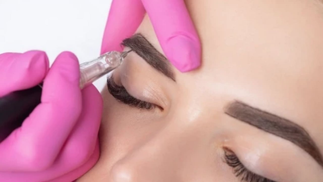 Foto - Yarardan çok zarar var uyarısı! Uzmanından uyarı: Kalıcı Makyaj yapanlar dikkat! Yarar değil tehlike vurgusu!