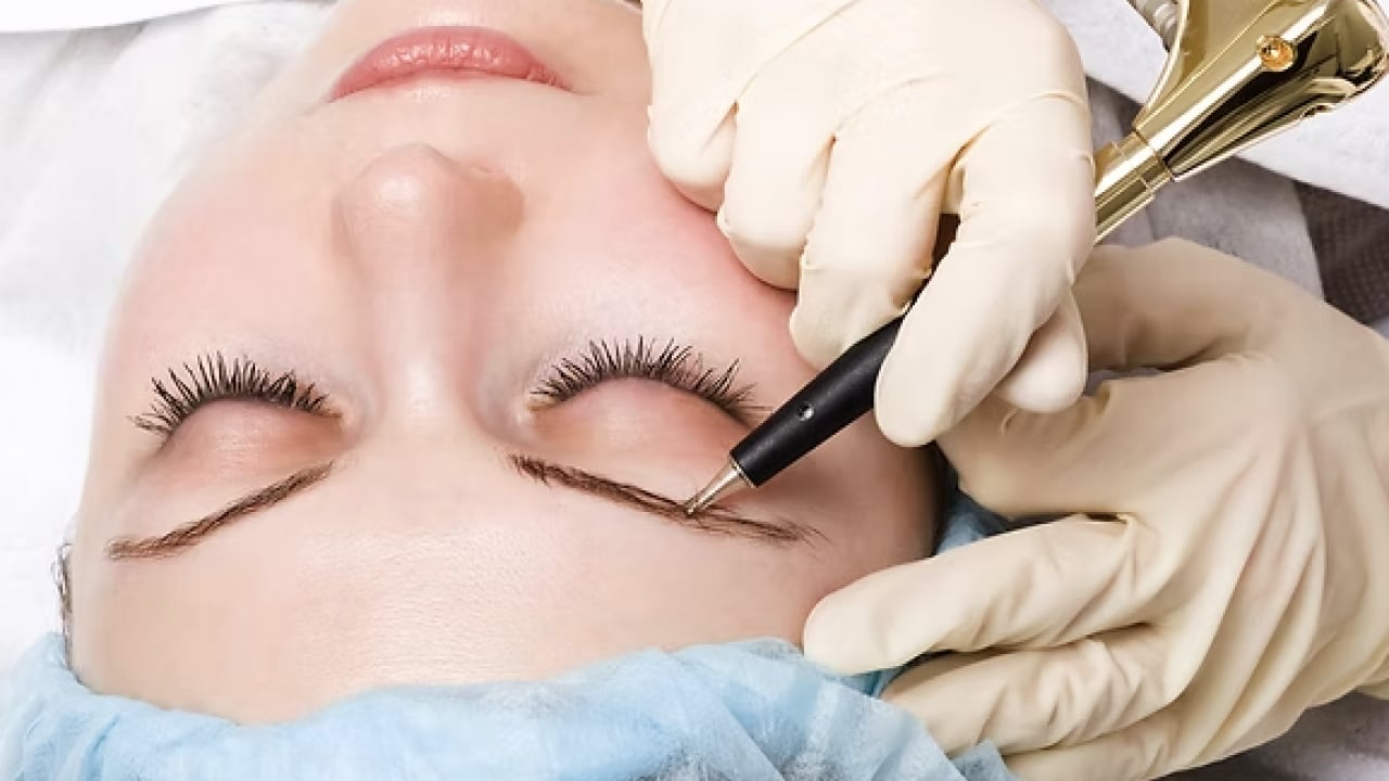 Foto - Yarardan çok zarar var uyarısı! Uzmanından uyarı: Kalıcı Makyaj yapanlar dikkat! Yarar değil tehlike vurgusu!