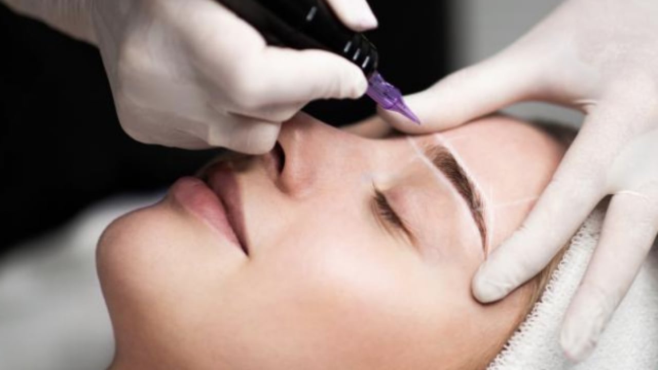 Foto - Yarardan çok zarar var uyarısı! Uzmanından uyarı: Kalıcı Makyaj yapanlar dikkat! Yarar değil tehlike vurgusu!