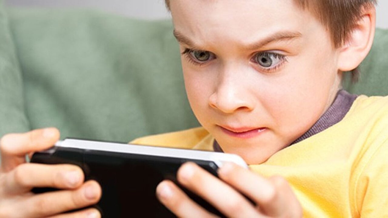 Foto - Yararlı çizgi film /oyun diye bir şey yok! Telefon ve tabletler çocuklarda zeka gerliemesine neden oluyor