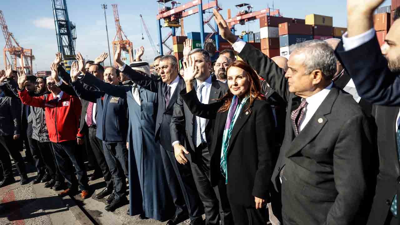 Foto - Yardım seferberliği denize açıldı: ‘6. İyilik Gemisi’ Sudan yolunda