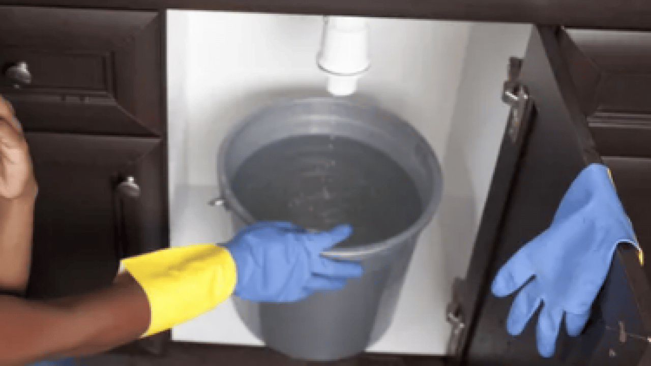 Foto - Yarım asırlık temizlik sırrı... Tıkanan giderleri saniyeler içerisinde açıyor! 