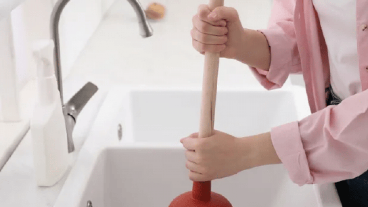 Foto - Yarım asırlık temizlik sırrı... Tıkanan giderleri saniyeler içerisinde açıyor! 