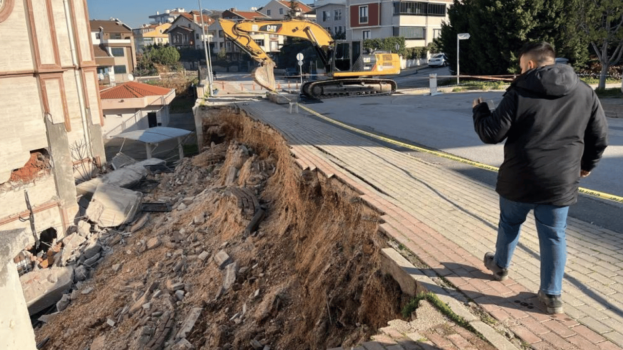 Yaşlı kadının dikkati faciayı önledi: 31 can saniyelerle kurtuldu 